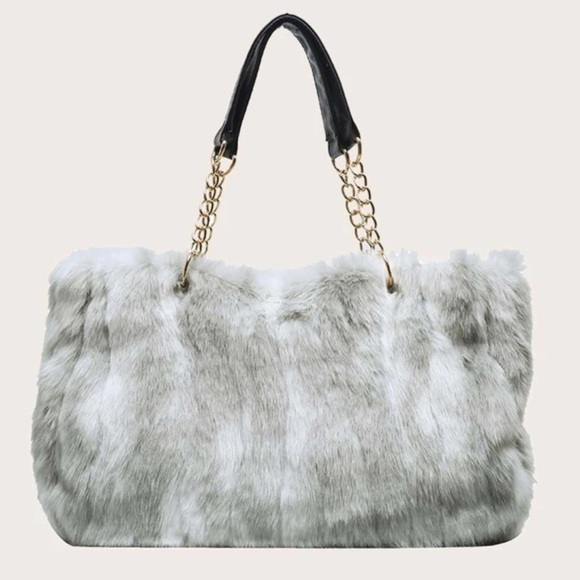 Handbags - 🤍 Vegan Fur Tote 🖤